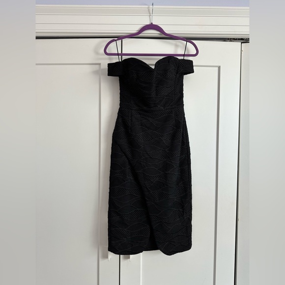 NWT NICHOLAS Wave Lace Off Shoulder Dress in black size 4 - Picture 3 of 8